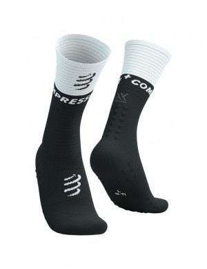 καλτσες για τρεξιμο ανδρικα Compressport Mid Compression Socks V2.0 μαυρα ασπρα | BAMYP-0657