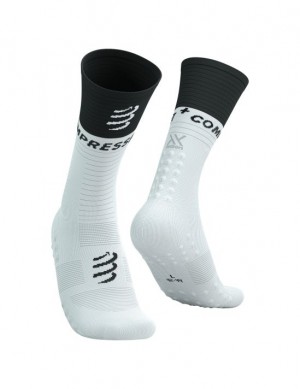 καλτσες για τρεξιμο ανδρικα Compressport Mid Compression Socks V2.0 ασπρα μαυρα | JBYRN-6951