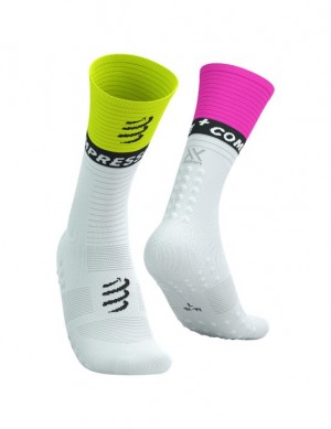 καλτσες για τρεξιμο ανδρικα Compressport Mid Compression Socks V2.0 ασπρα κίτρινα ροζ | RBUET-0726