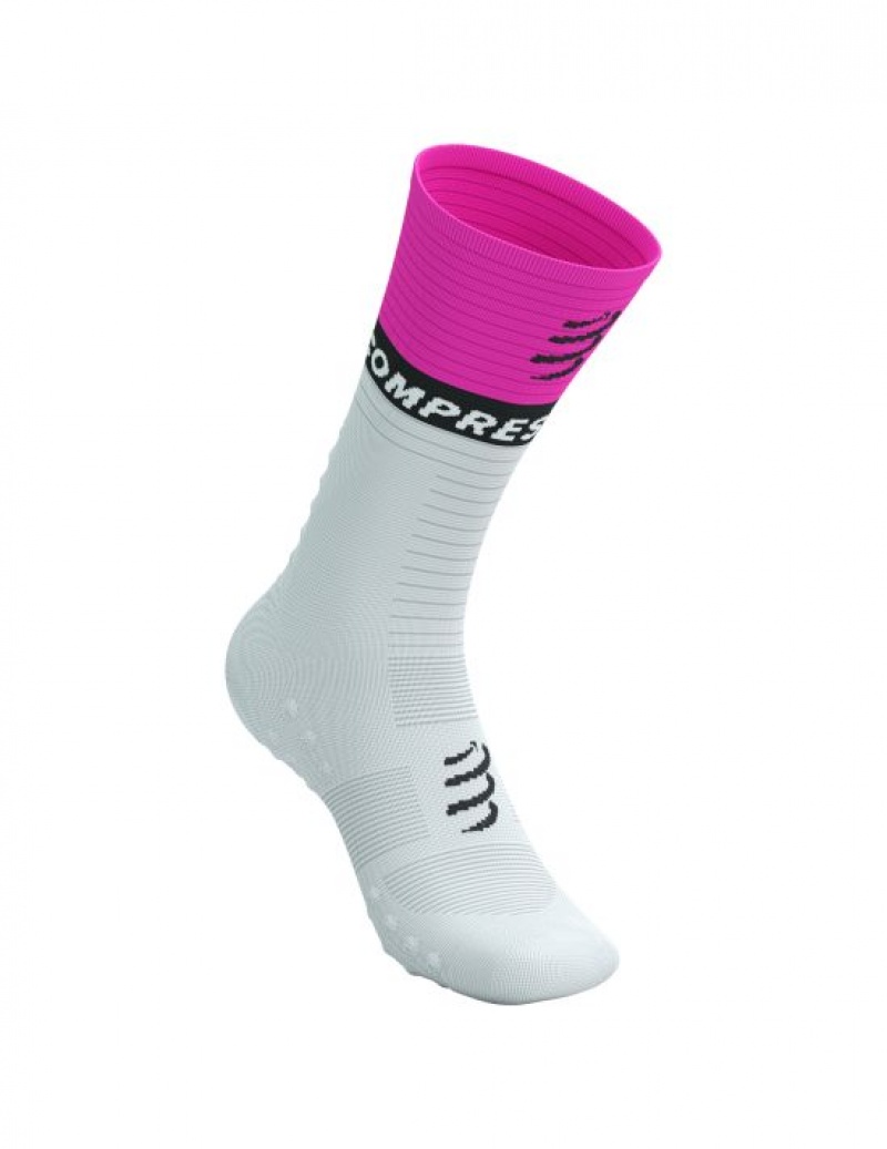 καλτσες για τρεξιμο ανδρικα Compressport Mid Compression Socks V2.0 ασπρα κίτρινα ροζ | MCWVS-4675