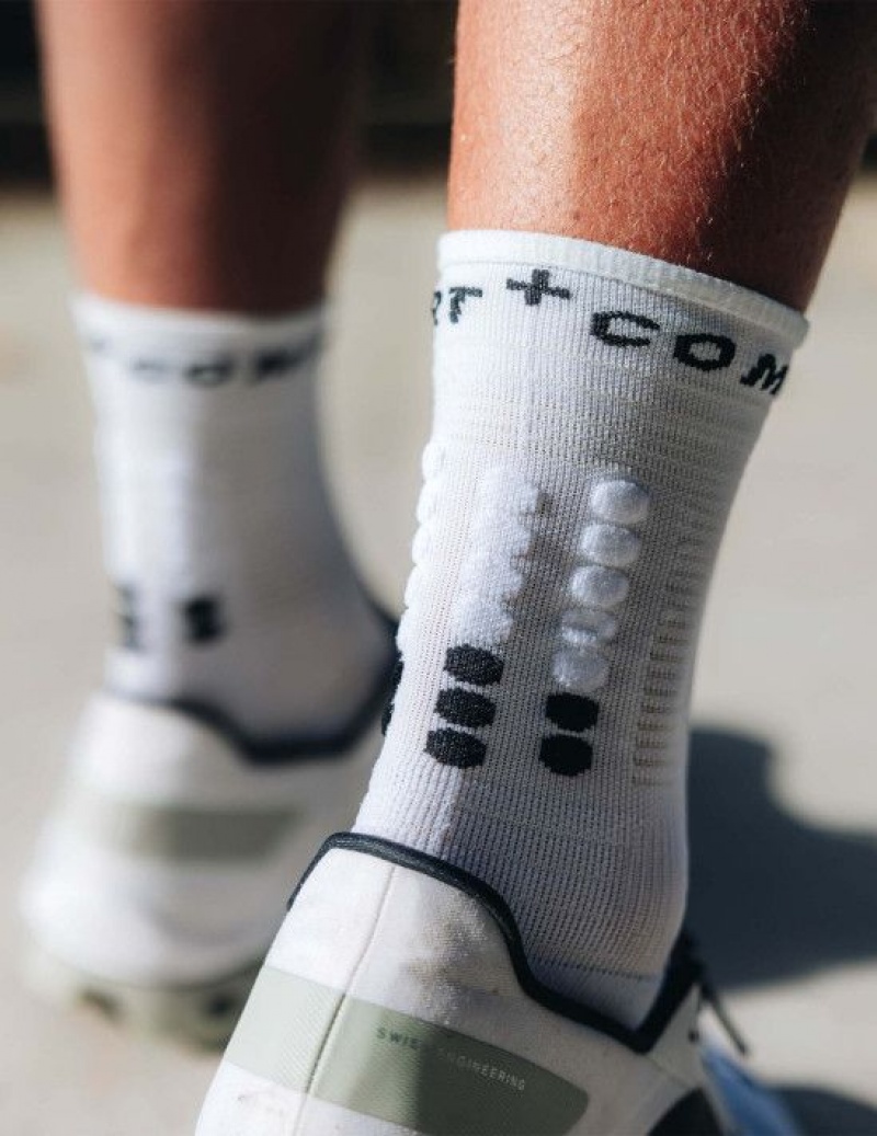 καλτσες για τρεξιμο ανδρικα Compressport Pro Marathon Socks V2.0 ασπρα μαυρα | EHIGJ-7325